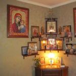 Cómo organizar iconos en el iconostasio de una casa